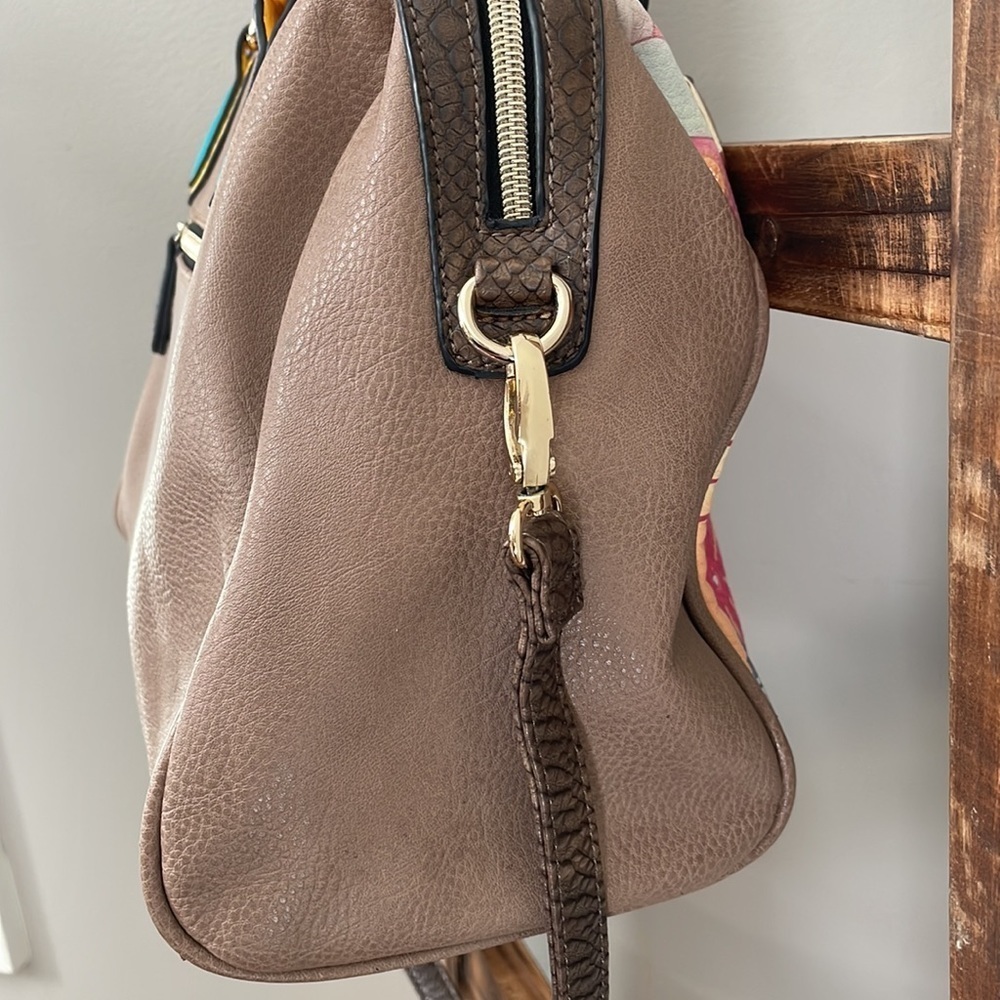 So cute unique vintage like girl in front purse. - Picture 7 of 13